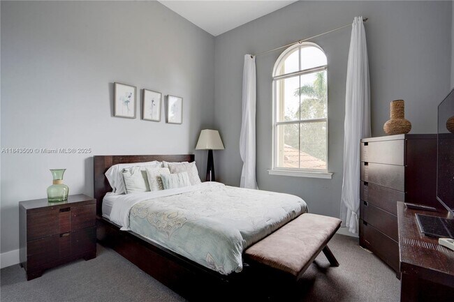 Building Photo - 1364 Harbor View W