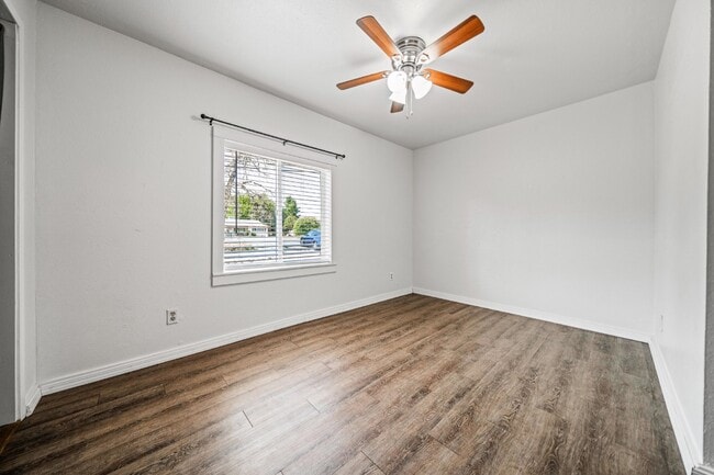Building Photo - Adorable and clean country property locate...