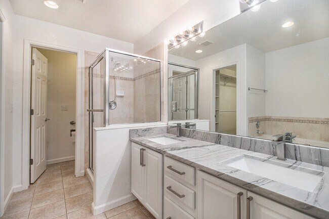 Building Photo - 13833 E Tufts Pl