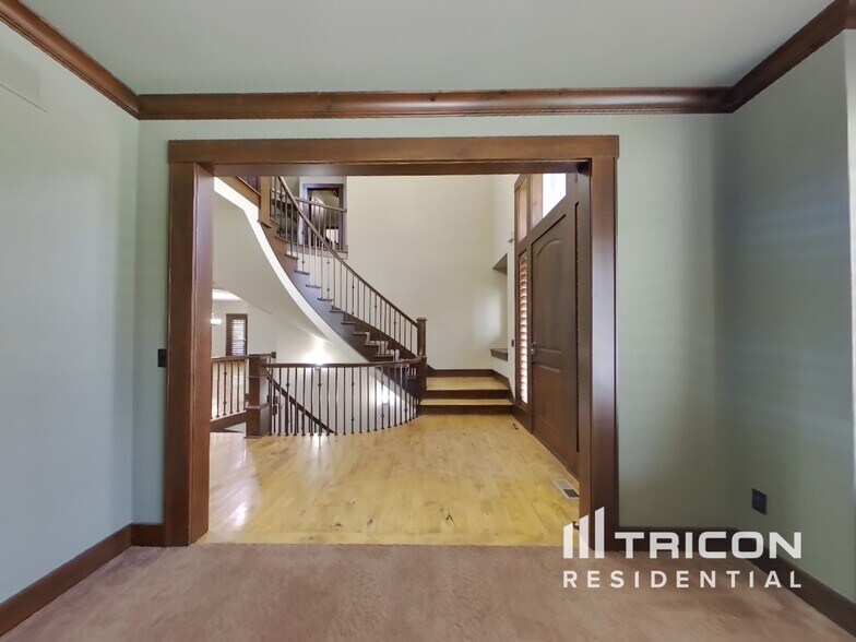 Building Photo - 20924 W 68th St