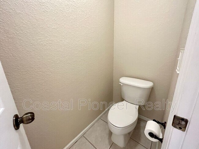 Building Photo - 6211 Ashbury Palms Dr