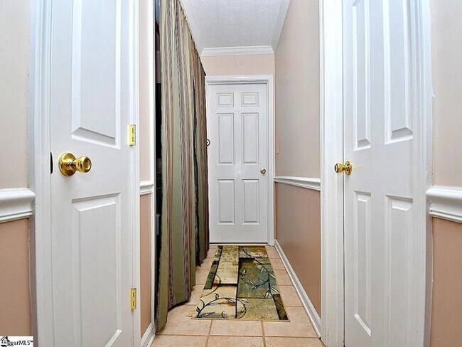 Building Photo - 713 Lindal Ct
