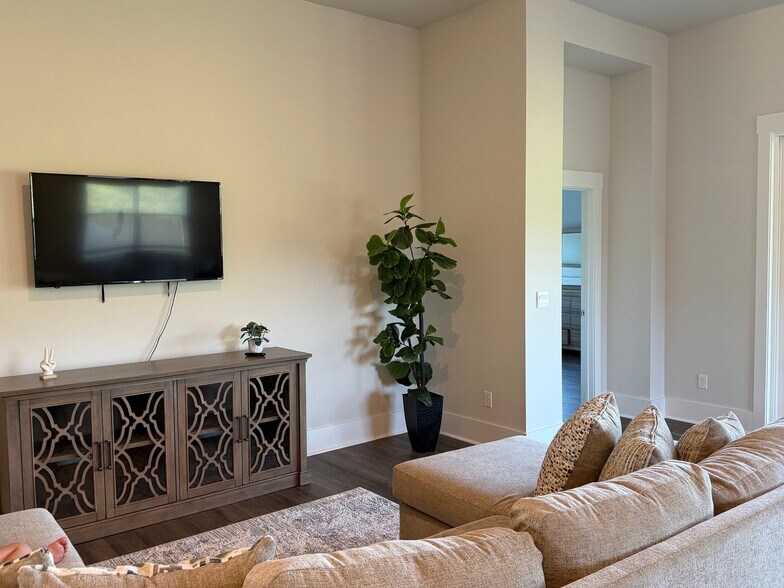 Building Photo - 5093 Roundhead Dr