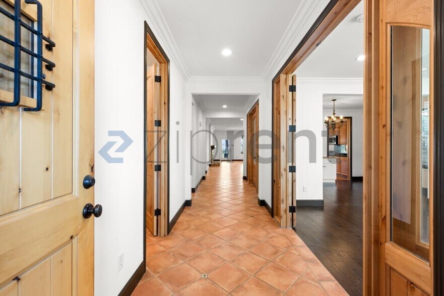 Building Photo - 1485 Clearview Cir