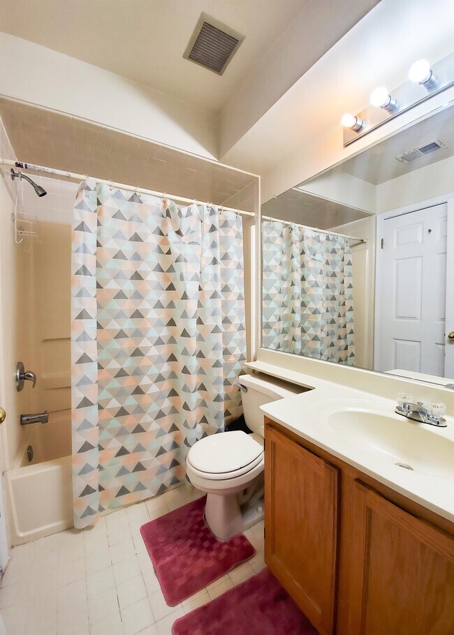 Building Photo - 637 Waterford Dr
