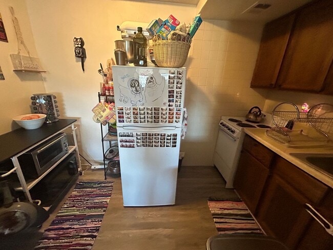 Interior Photo - 1029 E Knapp St