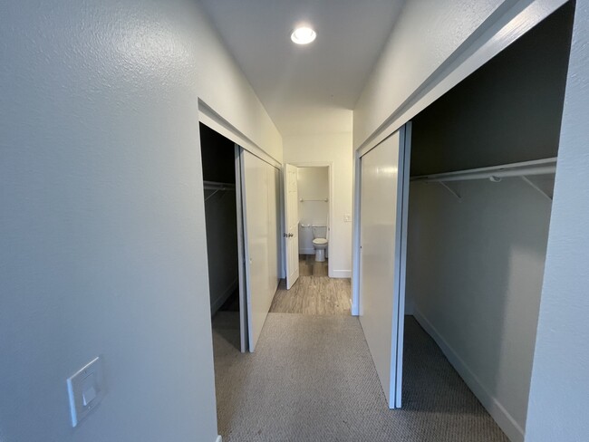Building Photo - 847 Mola Vista Way