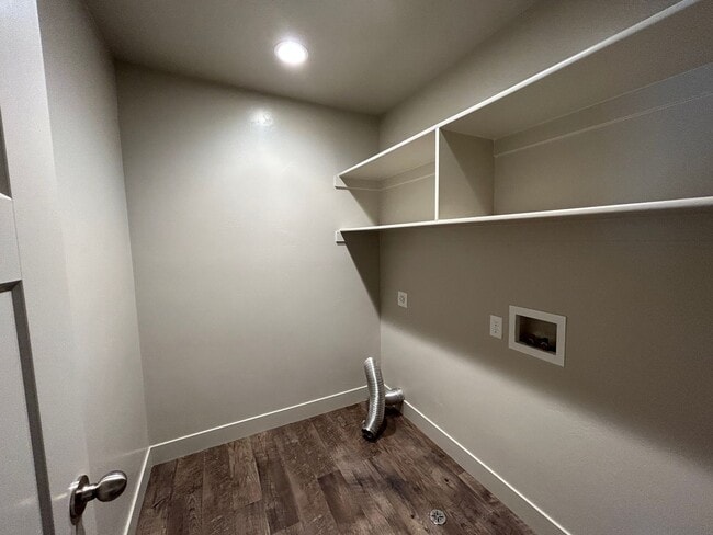 Building Photo - 3 Bedroom 2.5 Bathroom Townhome