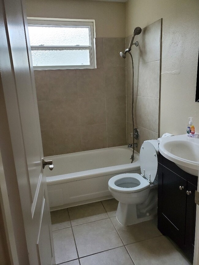 Building Photo - Beautiful 3 bd 2 bath house in Carmichael