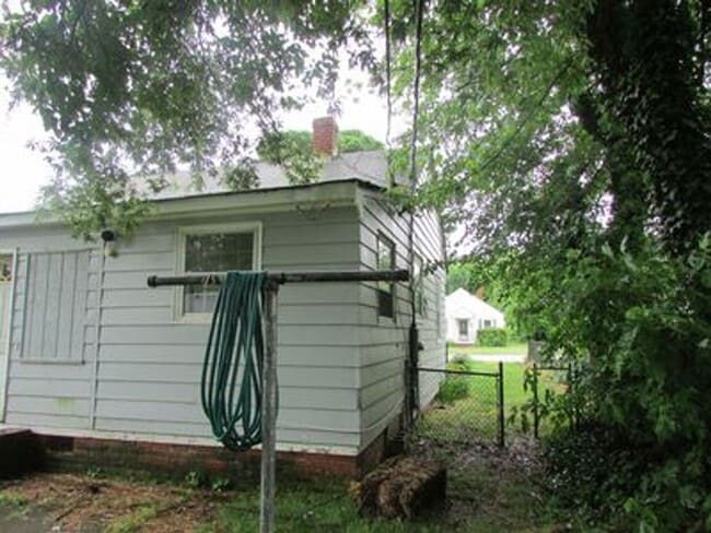 Building Photo - 2210 Shirleydale Ave