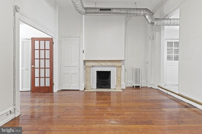 Building Photo - 328 S 15th St