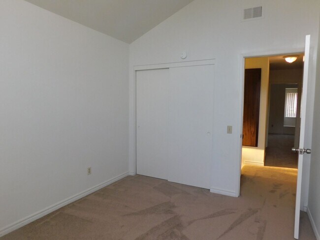 Building Photo - 4821 King Cir