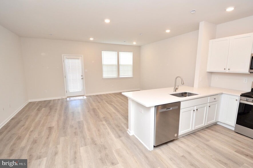 Building Photo - 78 Nelsons Way