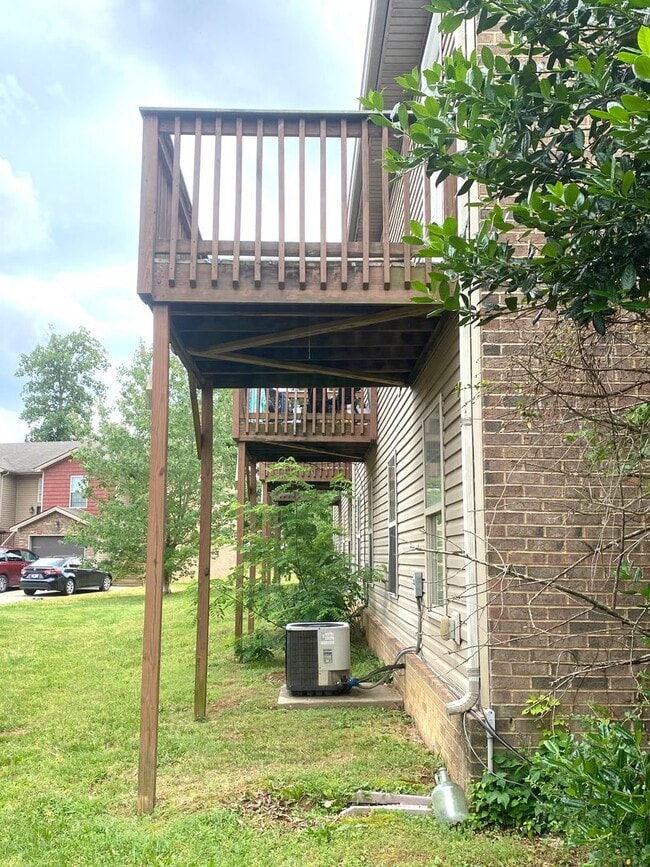 Building Photo - 1728 Thistlewood Dr