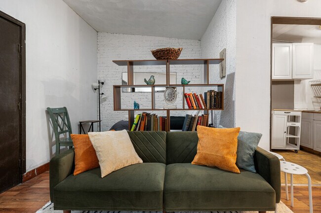 Building Photo - 247 W 29th St