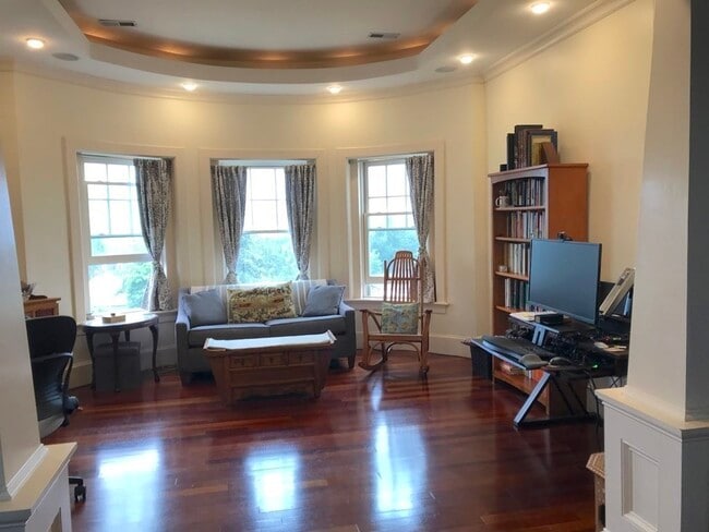 Building Photo - 55 Magazine St