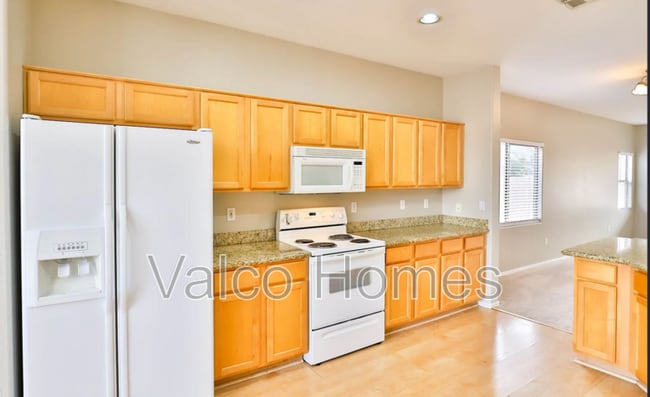 Building Photo - 2047 E Riviera Dr