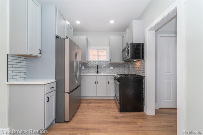 Building Photo - 3266 Collingwood St