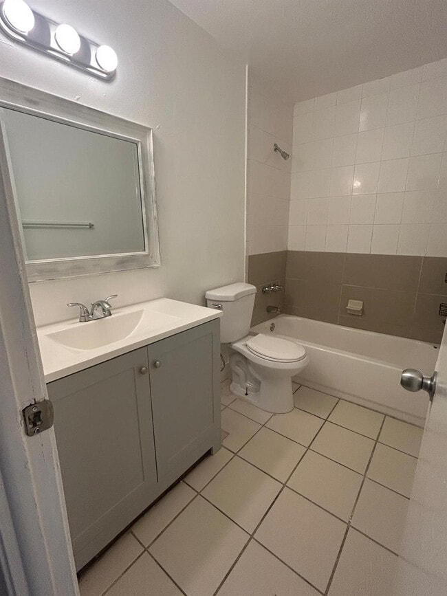 Building Photo - 3109 NW 2nd Terrace