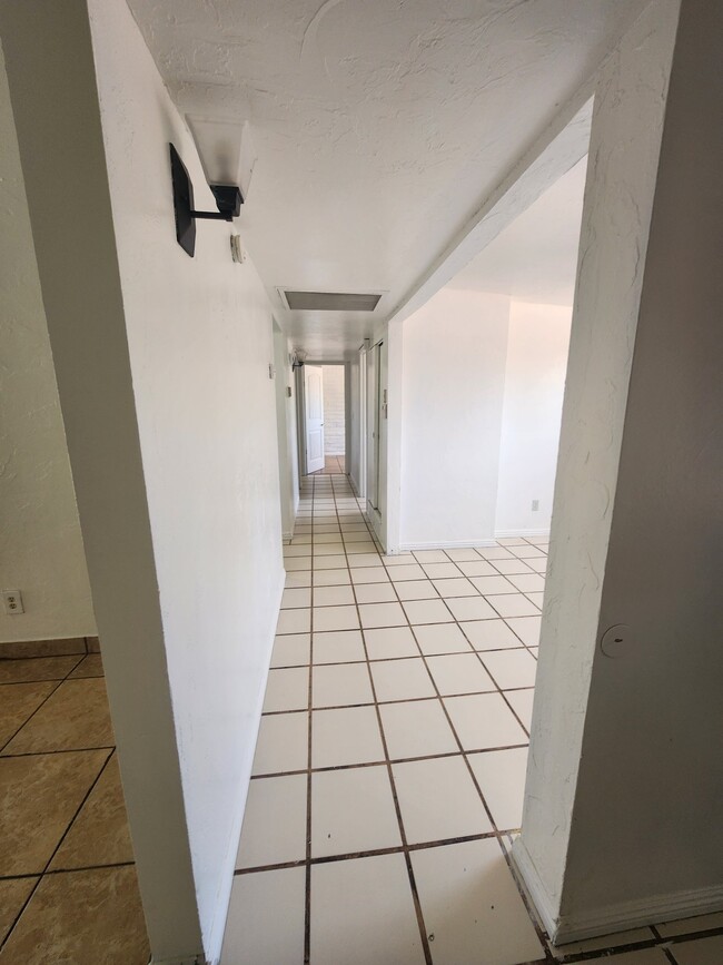 Building Photo - 6995 E Lurlene Dr