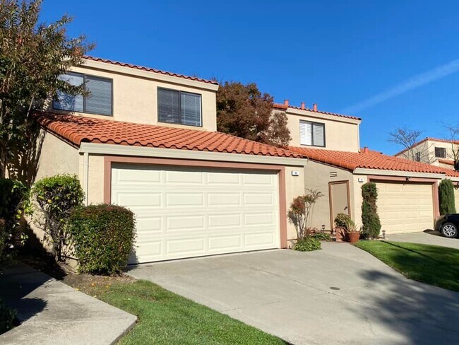 Primary Photo - 62 Crystal Cir