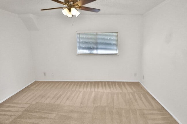Building Photo - 12210 Apricot Dr