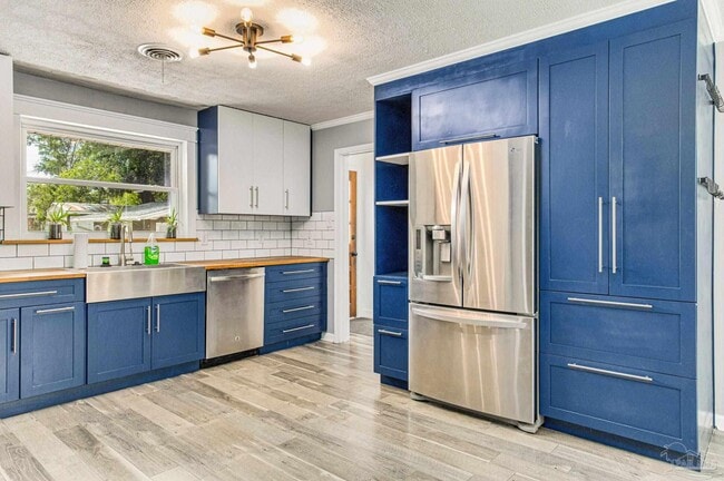 Building Photo - 2033 E Bobe St