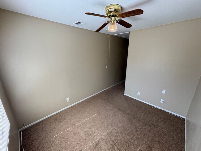 Building Photo - Gorgeous 4Bed/2Bath Home located in Sunris...