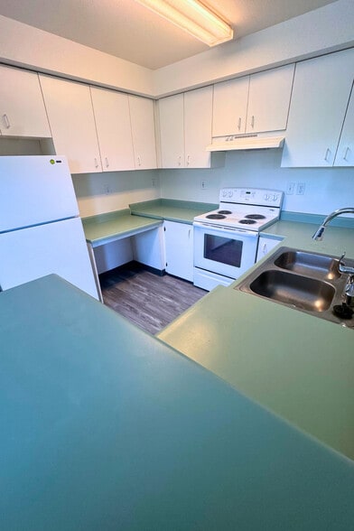 Building Photo - OUTLOOK APTS