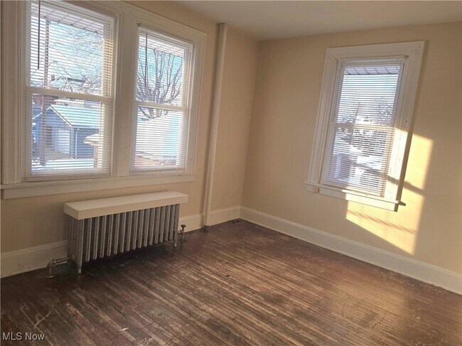 Building Photo - 1617 Maple Ave