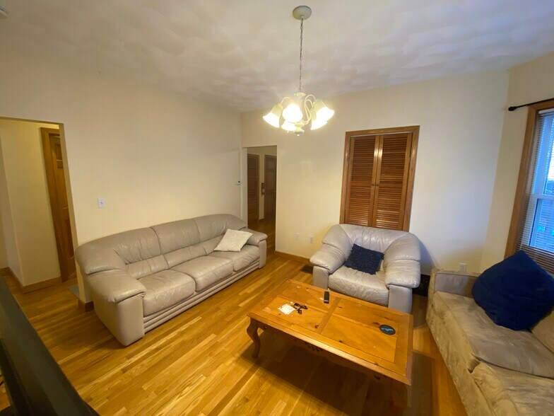 Building Photo - 37 Hancock St