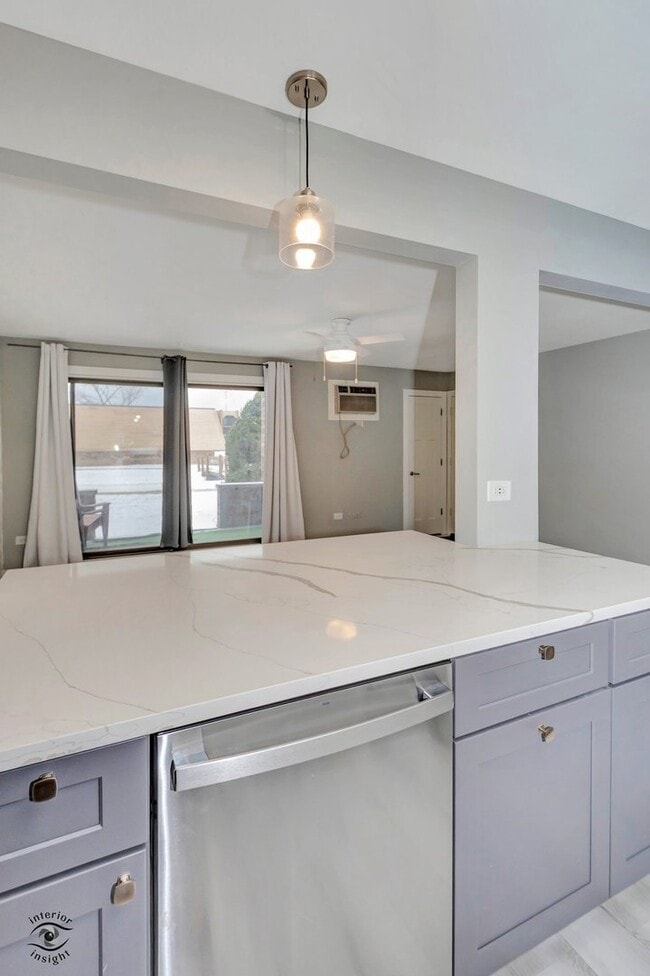 Building Photo - 7302 Blackstone Ave