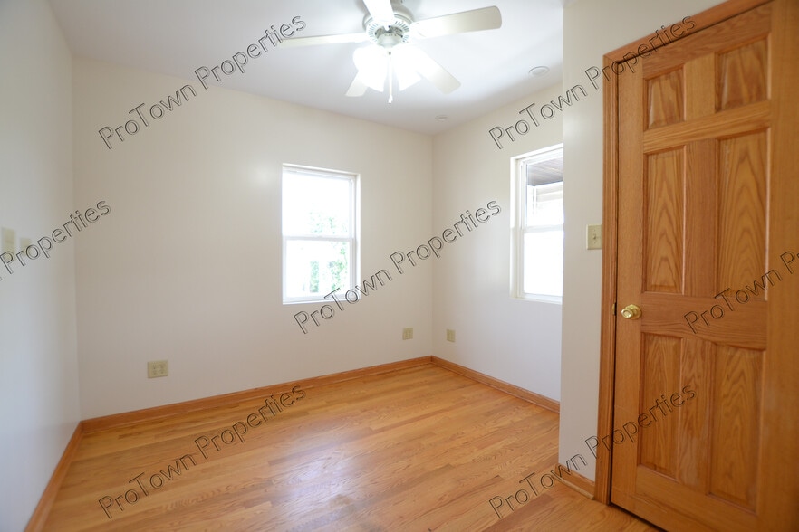 Building Photo - 213 Hyde Park St