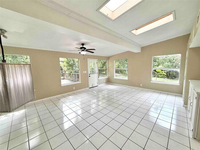 Building Photo - 502 Dewberry Dr