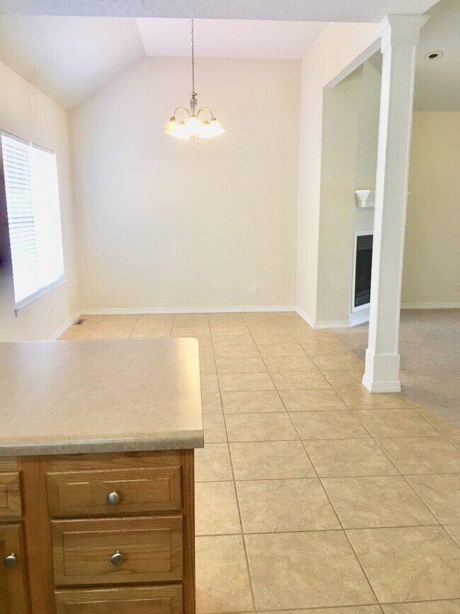 Building Photo - Beautiful Home In A Peaceful Residential Neighborhood