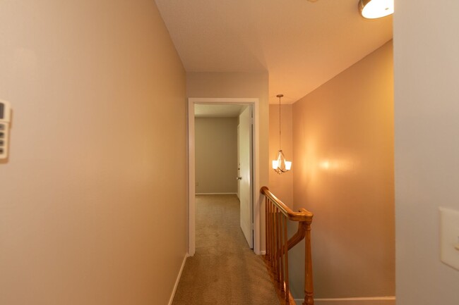 Building Photo - 2 bed 1.5 bath townhome located in the Mil...