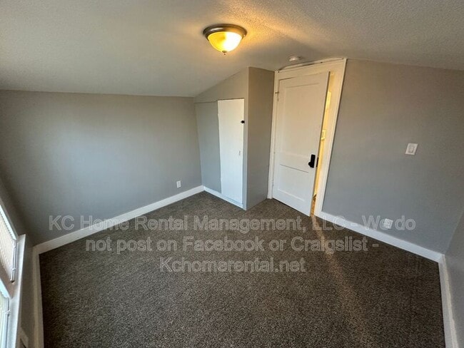 Building Photo - 2535 Charlotte St