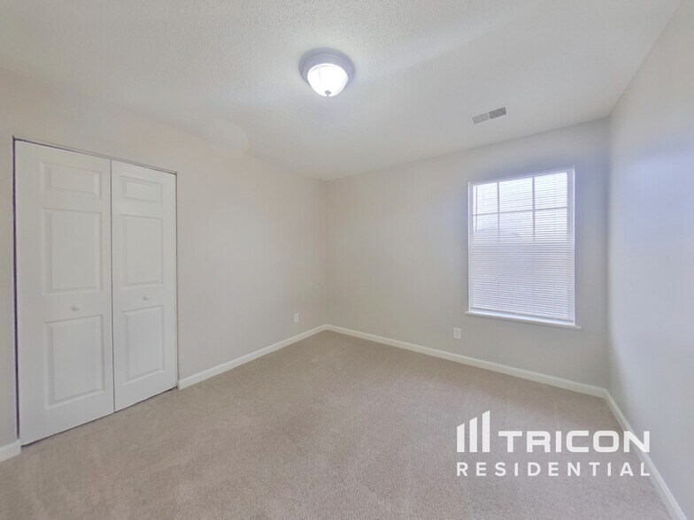 Building Photo - 415 Fox Trot Dr