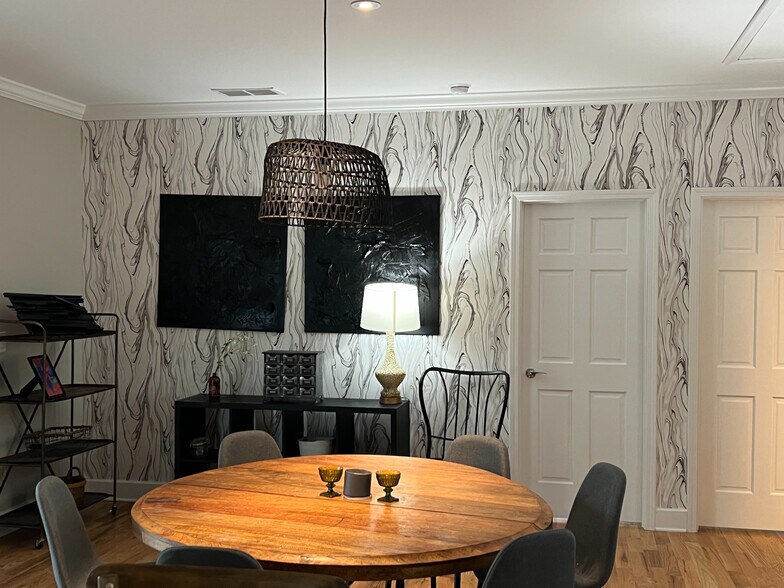 Building Photo - Room in House on Holland Ct