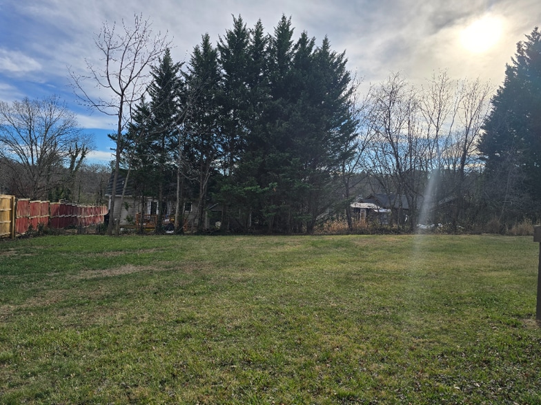 Building Photo - 19 Azalea St