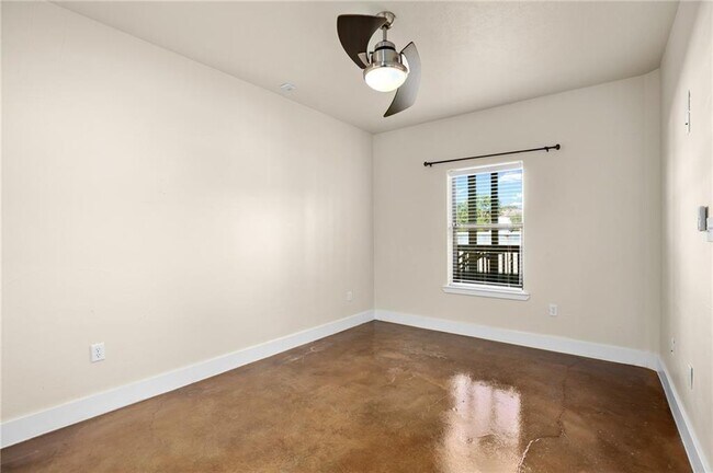 Building Photo - 1807 Poquito St