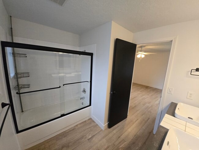 Building Photo - 1707 SW Hartley Ave