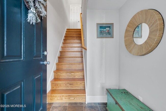 Building Photo - 23 E Mnr Sq