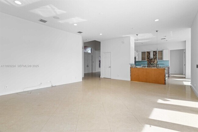 Building Photo - 926 Marina Dr