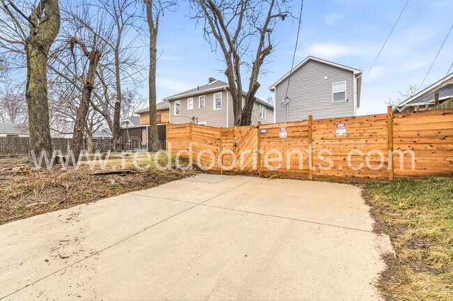 Building Photo - 416 Eastern Ave