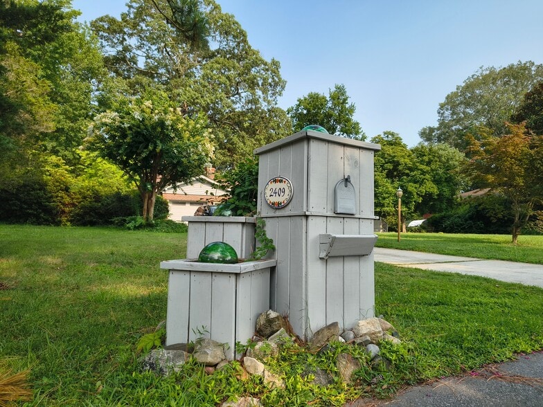 Building Photo - 2409 Millwood Rd
