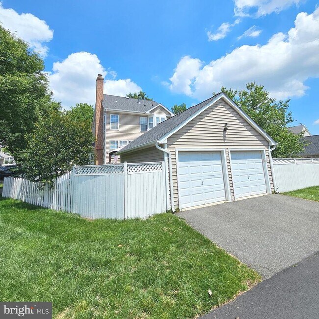Building Photo - 42991 Chesterton St