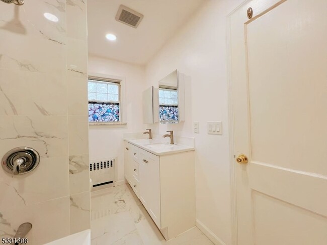 Building Photo - 45 Cypress St