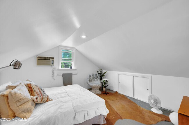 Building Photo - 638 Parkside Ave