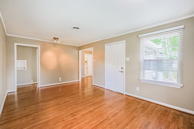 Building Photo - 4613 Braeburn Dr